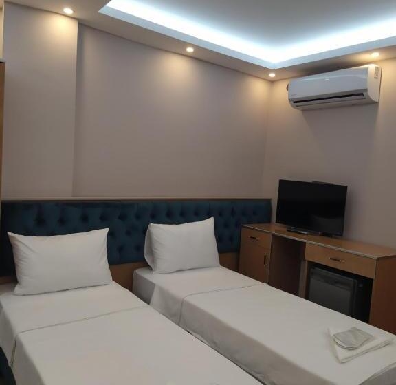 Economy Quadruple Room, Bonami