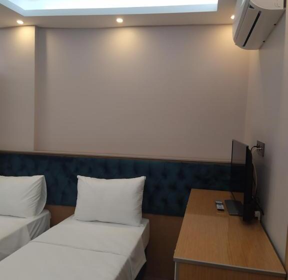 Economy Quadruple Room, Bonami