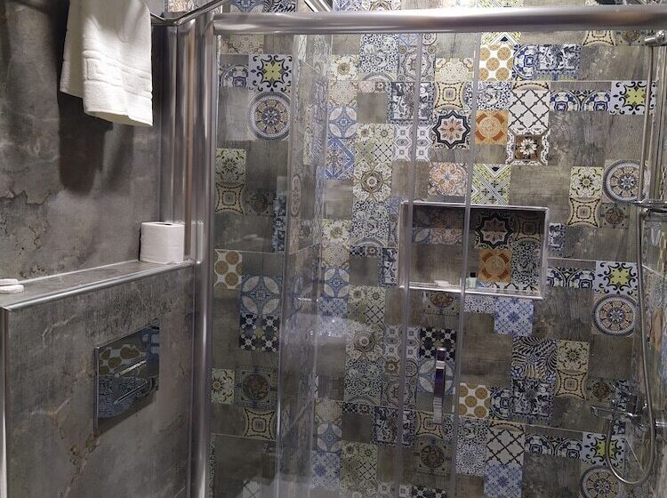 Economy Quadruple Room, Bonami