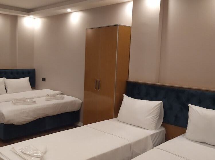 Economy Quadruple Room, Bonami