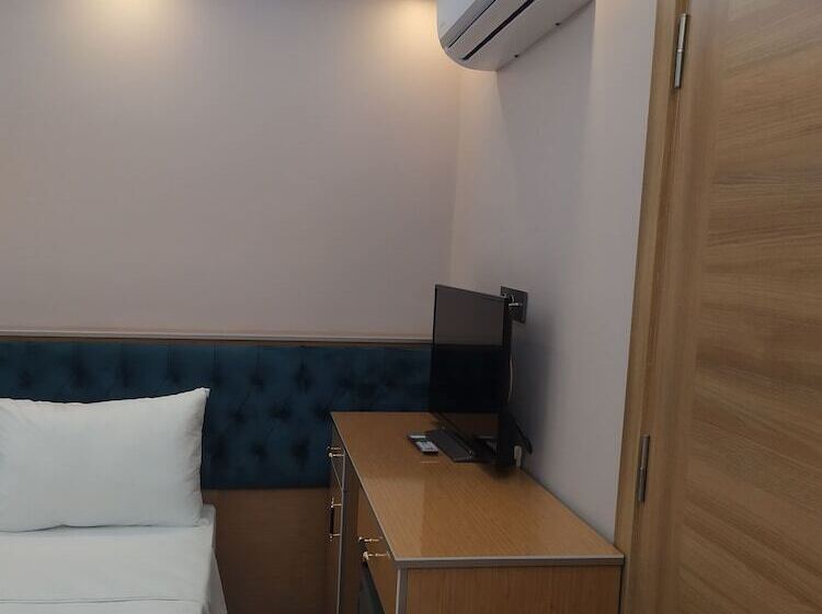Economy Quadruple Room, Bonami