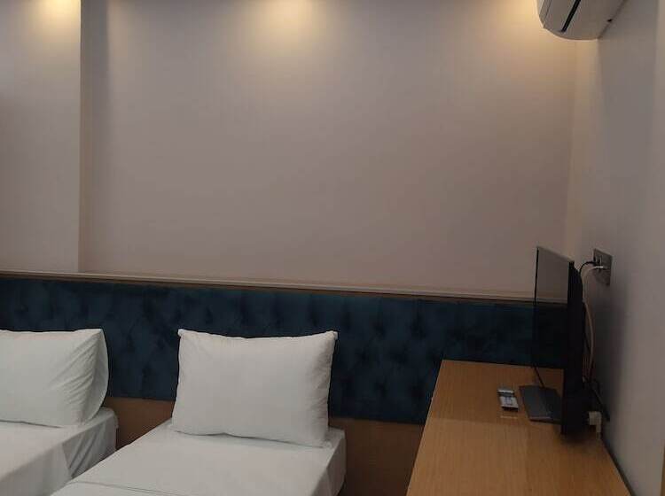 Economy Quadruple Room, Bonami