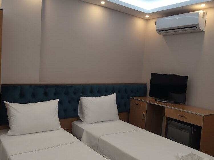 Economy Quadruple Room, Bonami