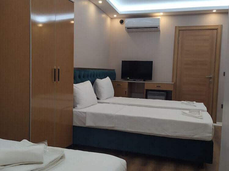 Economy Quadruple Room, Bonami