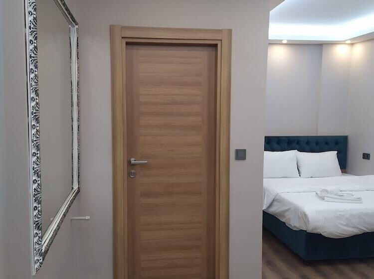 Economy Quadruple Room, Bonami