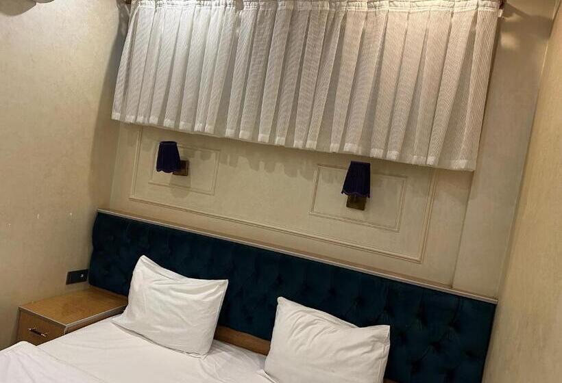 اتاق استاندارد یک نفره, Bonami