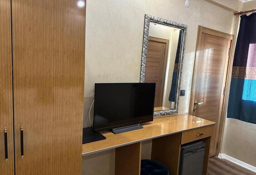 اتاق استاندارد یک نفره, Bonami