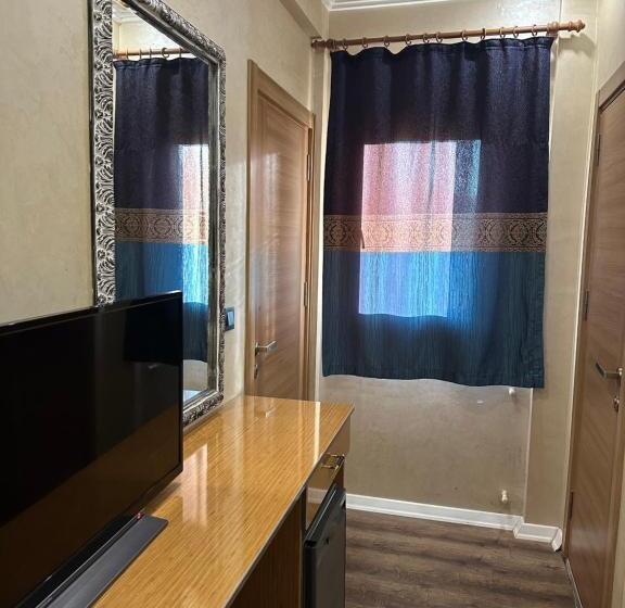 اتاق استاندارد یک نفره, Bonami