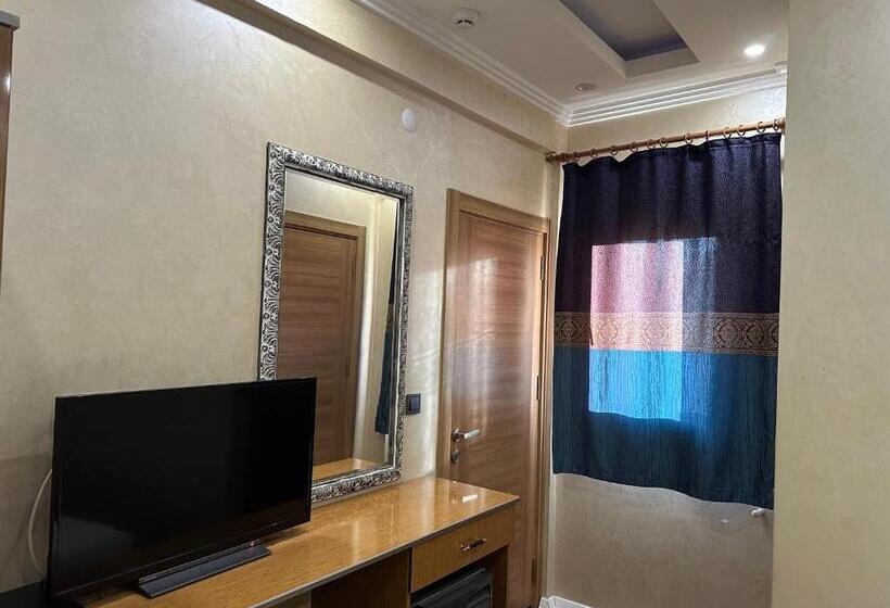 اتاق استاندارد یک نفره, Bonami