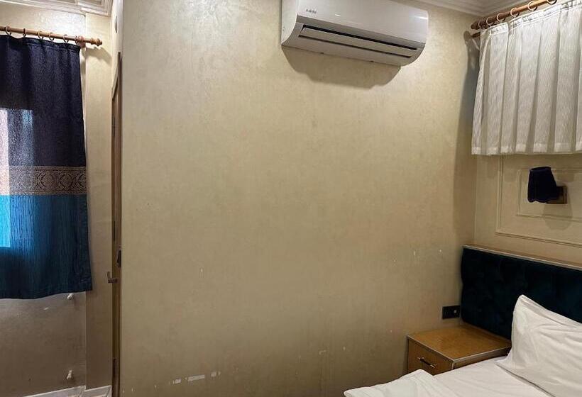 اتاق استاندارد یک نفره, Bonami