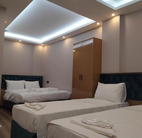 Economy Quadruple Room, Bonami
