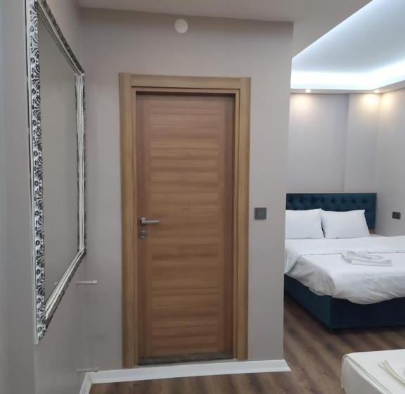 Economy Quadruple Room, Bonami