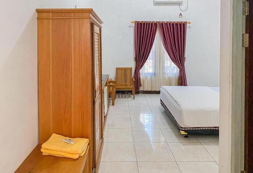 Номер Superior Кровать Кинг, Nascar Family Hotel Palangkaraya Redpartner