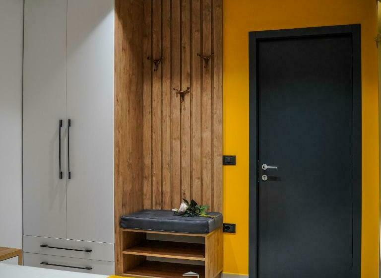 غرفة ديلوكس, Jata Crown