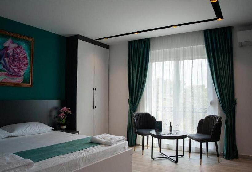 غرفة ديلوكس, Jata Crown