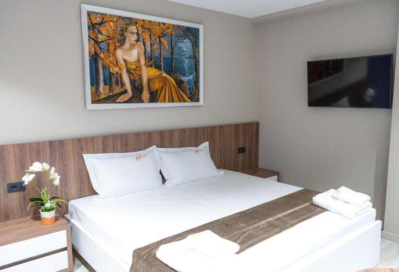 غرفة ديلوكس, Jata Crown