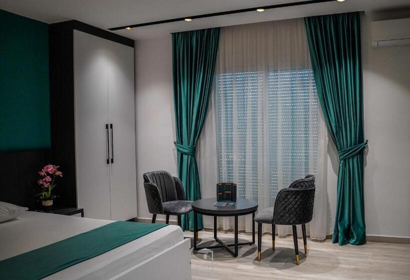 غرفة ديلوكس, Jata Crown