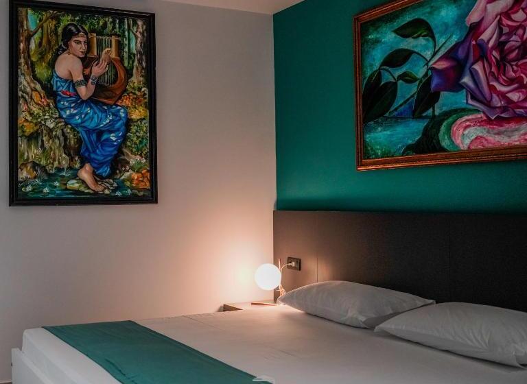 غرفة ديلوكس, Jata Crown