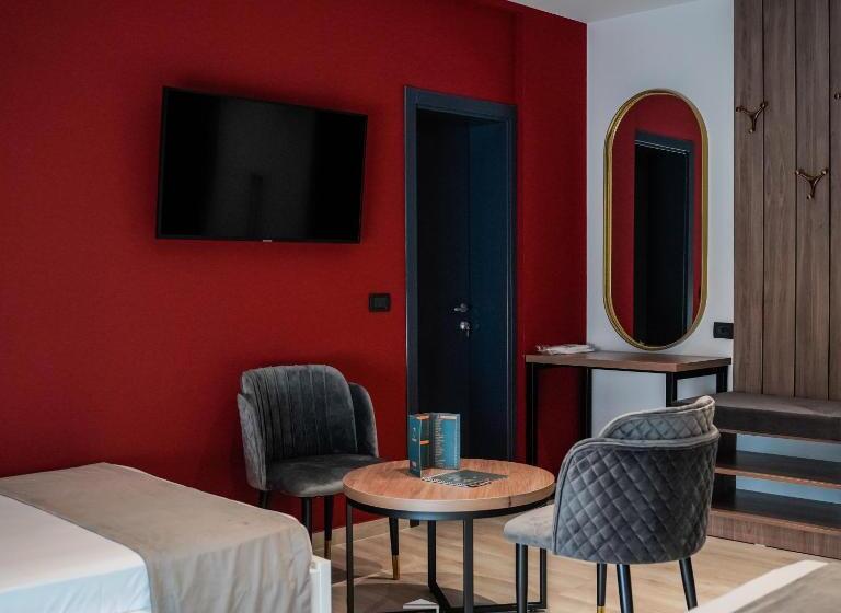 غرفة ديلوكس ثلاثية, Jata Crown