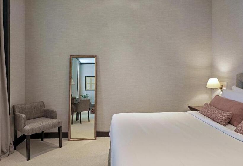 سوییت جونیور, The Kefalari Suites