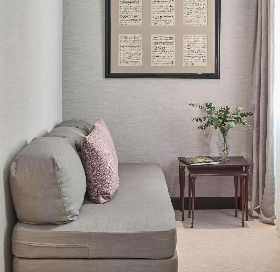 주니어 스위트, The Kefalari Suites