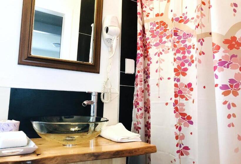 اتاق لوکس, Duncan Motel