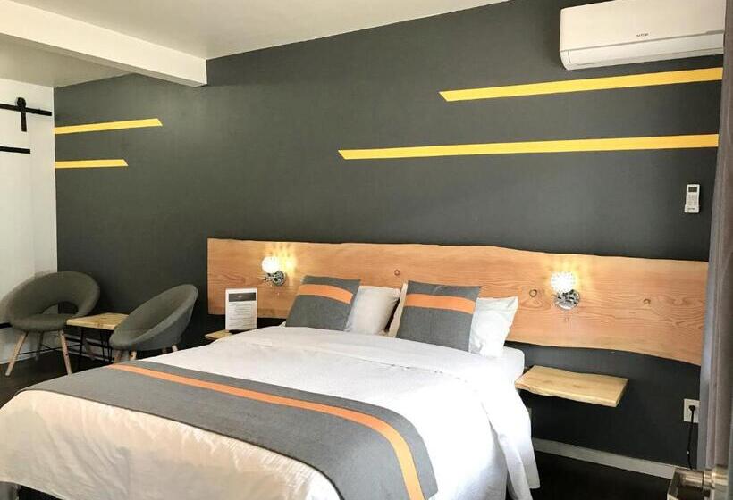 اتاق لوکس, Duncan Motel