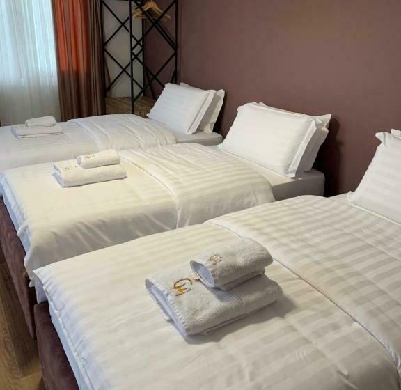 חדר סטנדרט לשלושה, Grand Hotel Pogradec