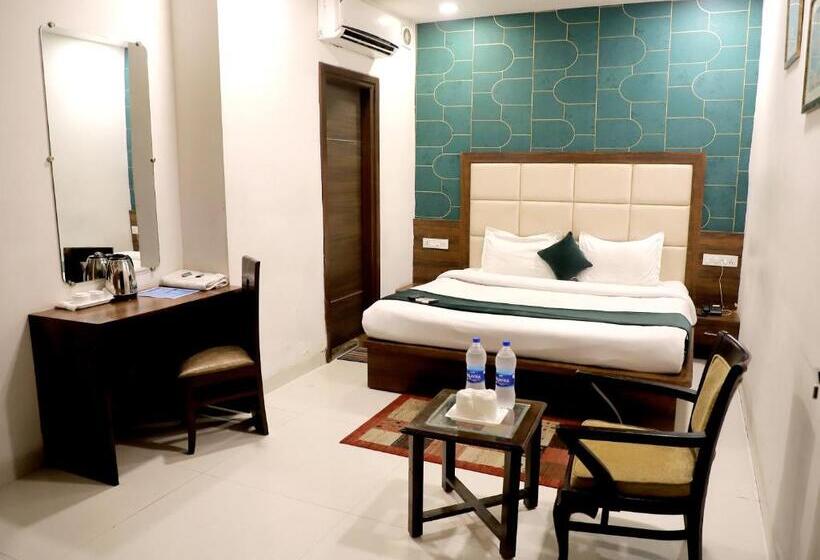 Номер Economy, Hollywood Heights Near Railway Station