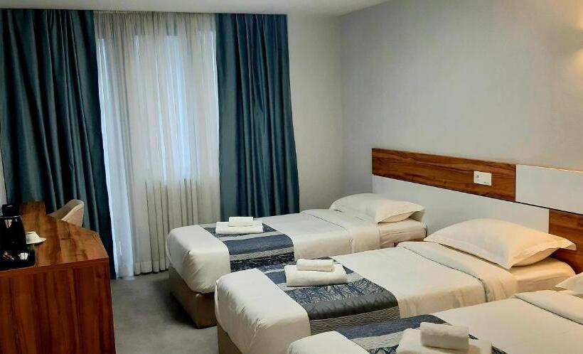 اتاق استاندارد سه تخته با بالکن, Old Batumi