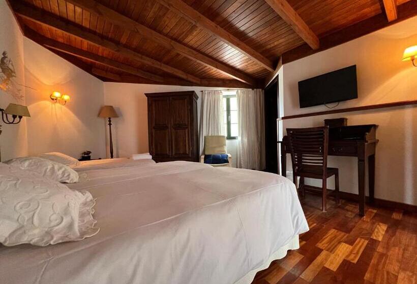 غرفة قياسية ثلاثية, Rústico Finisterrae