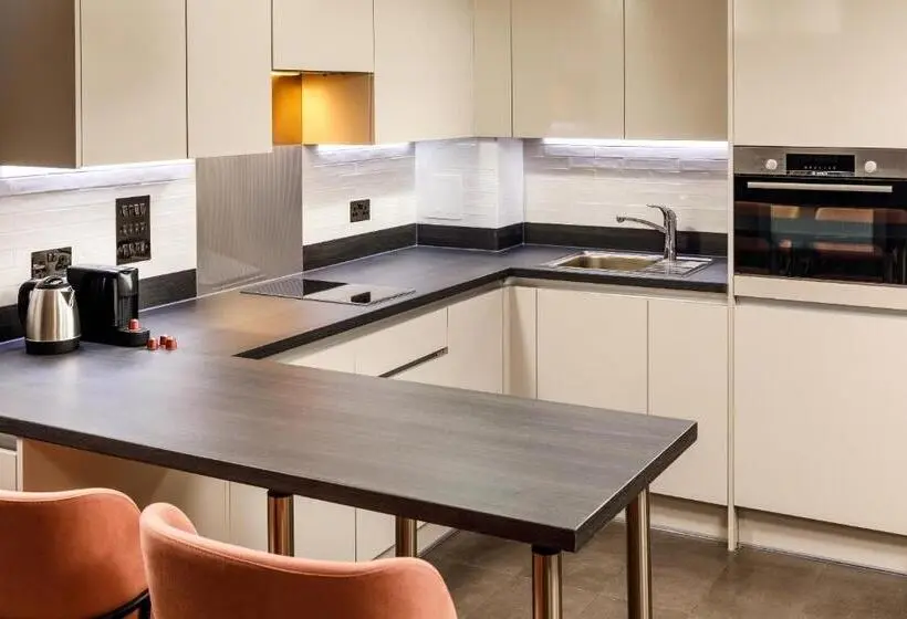 スタンダードスタジオ, Aparthotel Adagio London Sutton Point