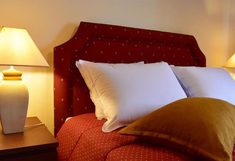 غرفة قياسية, Batalhoz House