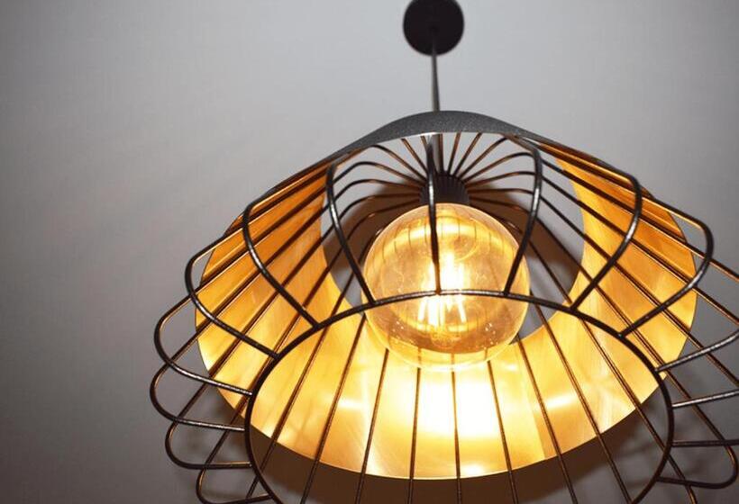 غرفة قياسية, Batalhoz House