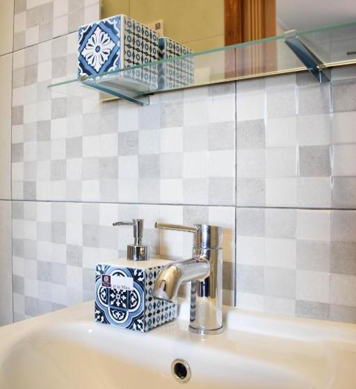 غرفة قياسية, Batalhoz House