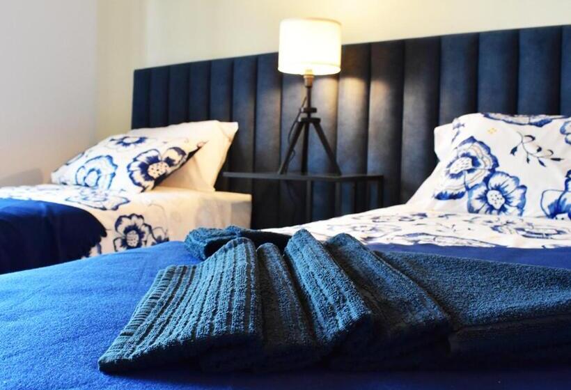 غرفة قياسية, Batalhoz House