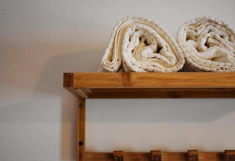 غرفة قياسية, Batalhoz House