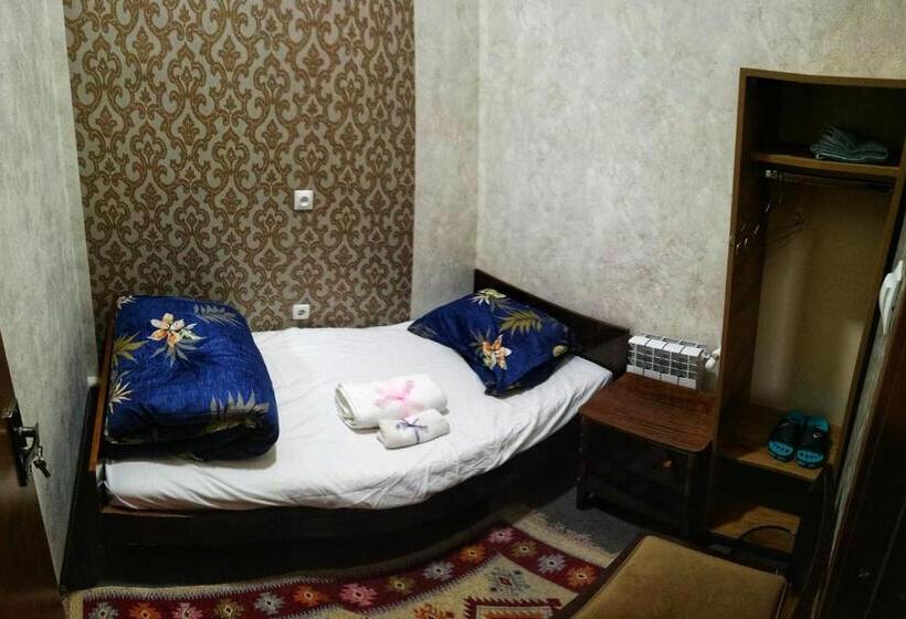 اتاق اکونومی یک تخته, Hostel Violet