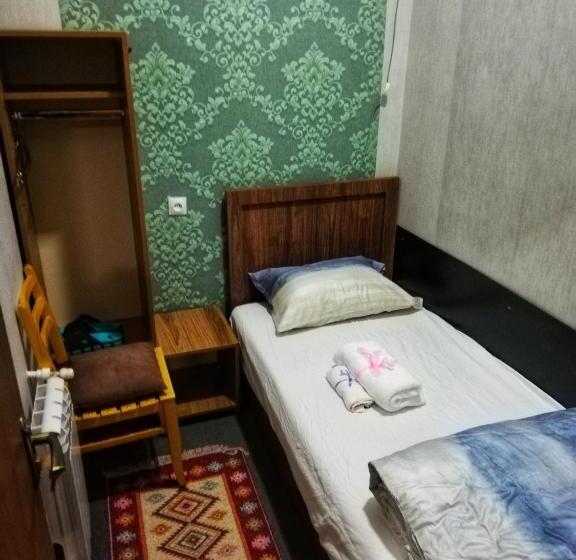 اتاق اکونومی یک تخته, Hostel Violet