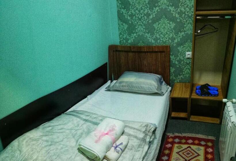 اتاق اکونومی یک تخته, Hostel Violet