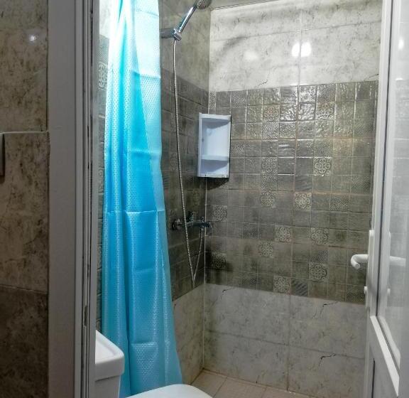 اتاق اکونومی, Hostel Violet