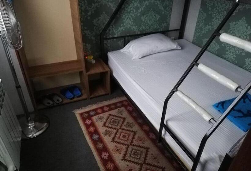 اتاق استاندارد یک نفره, Hostel Violet