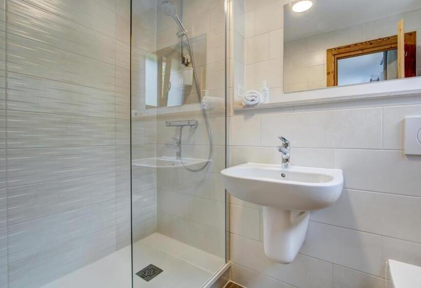 חדר סטנדרט לשלושה, Du Lac