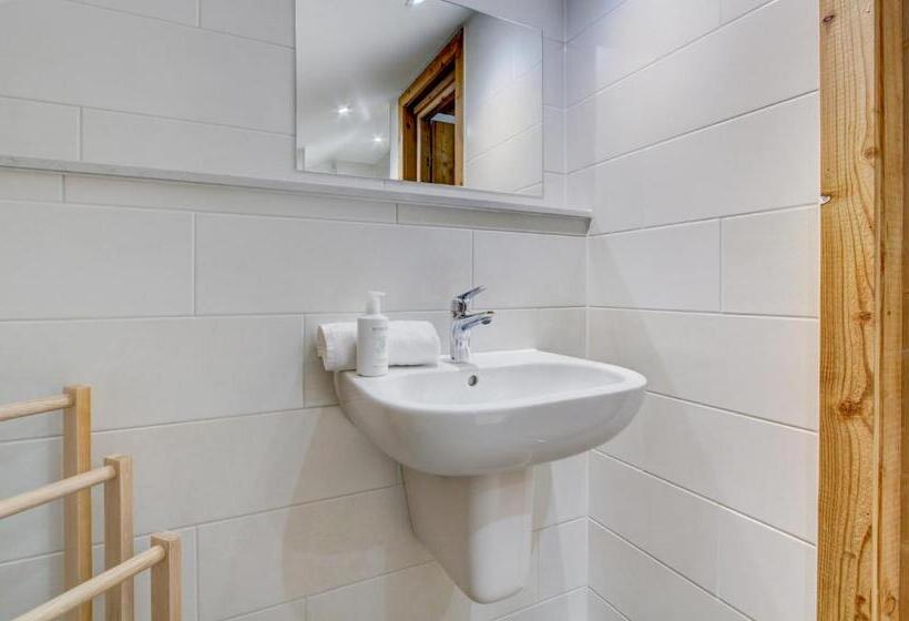 חדר משפחתי דלוקס, Du Lac