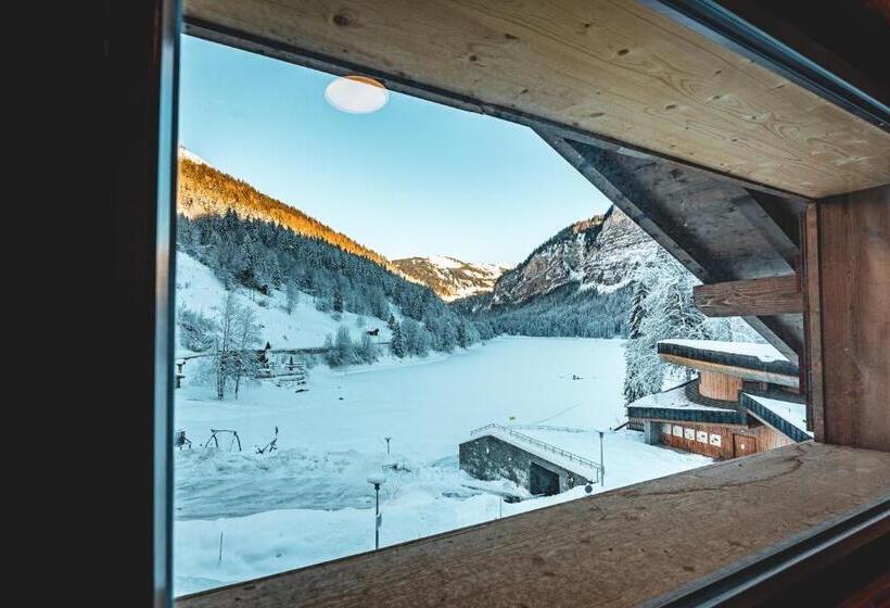 חדר משפחתי דלוקס, Du Lac