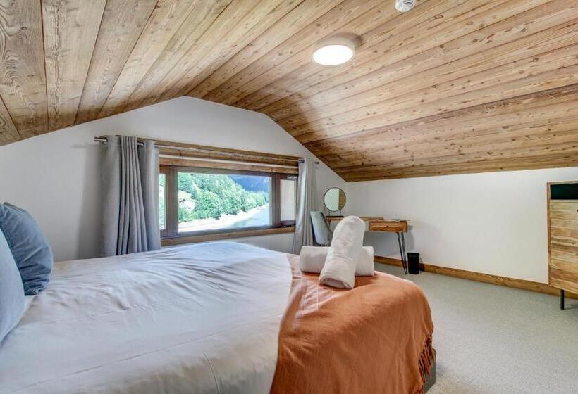 חדר משפחתי דלוקס, Du Lac