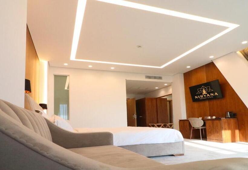 带大床的高级房间, Nirvana Resort & Spa