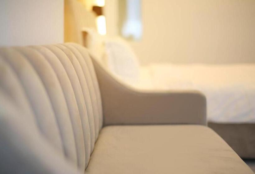 带大床的高级房间, Nirvana Resort & Spa