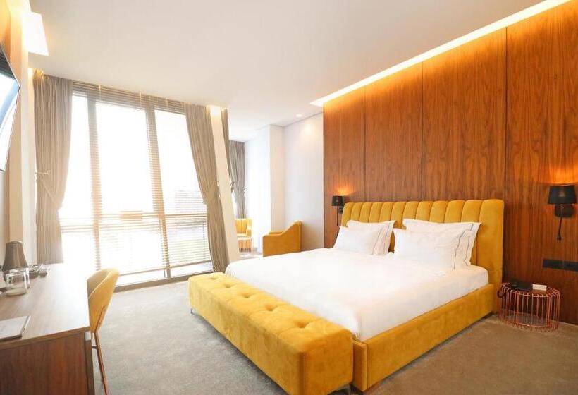 带大床的高级房间, Nirvana Resort & Spa