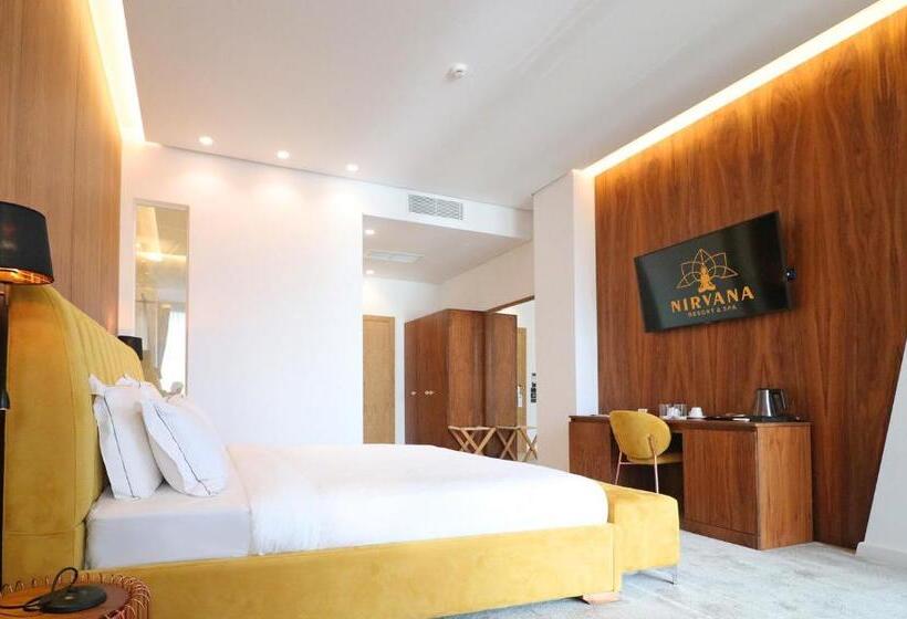 디럭스 룸 킹사이즈 침대, Nirvana Resort & Spa